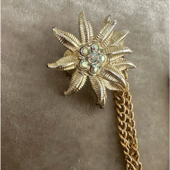 Vintage 1950’s Flower Clip / Guard Aurora Borealis  Rhinestones - Picture 3 of 6